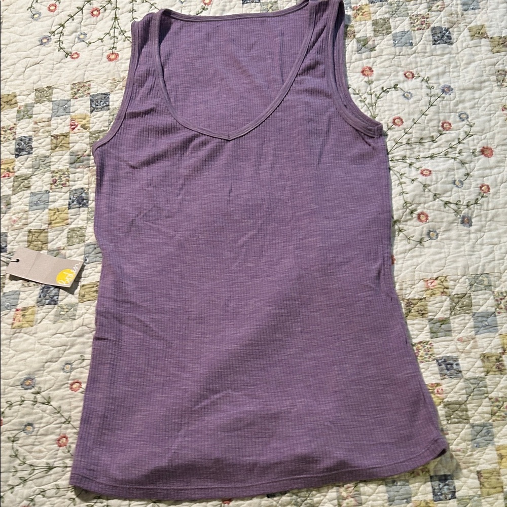 Woolx S-M ribbed tank top with curved V-neck